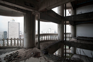 Illustration for article titled Inside Bangkok's Abandoned, Half-Finished Ghost Tower